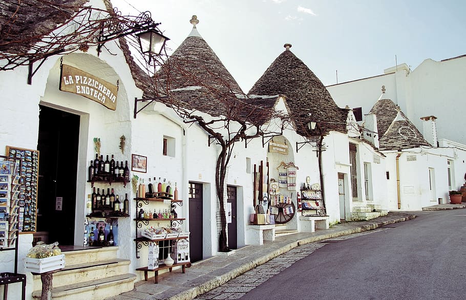 Bottle Display Outside the Store Facade, architecture, bottles HD wallpaper
