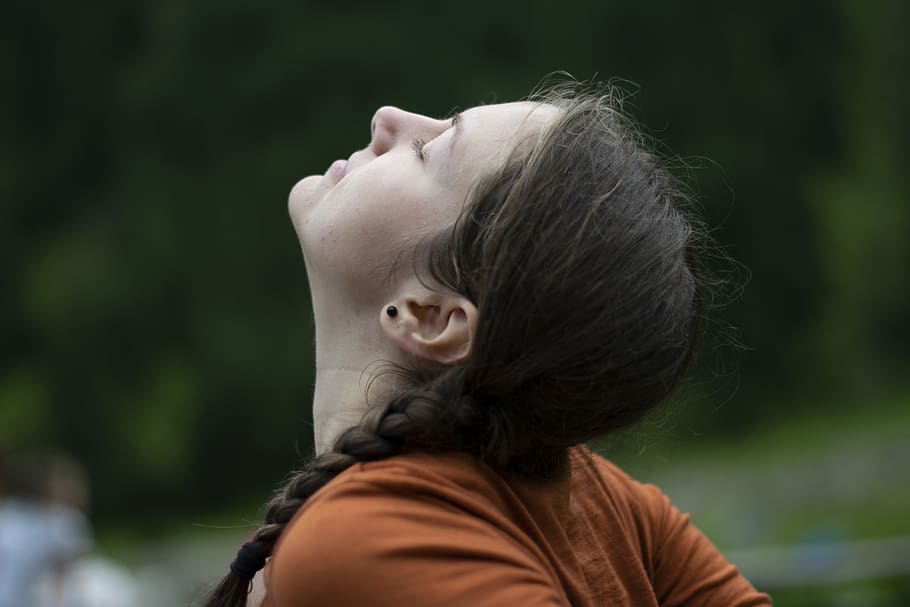 calm, zen, headshot, one person, portrait, focus on foreground HD wallpaper