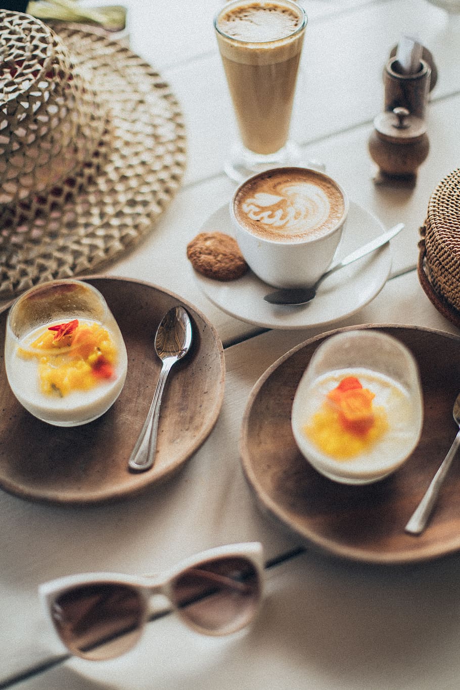 Latte Near Two Desserts in Glasses, caffeine, ceramic, chocolate HD wallpaper