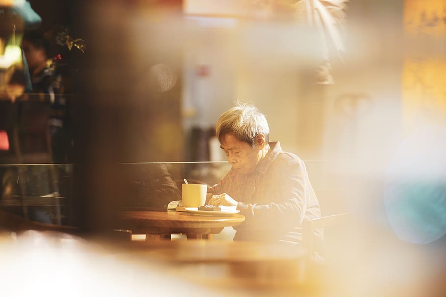 blurry photography of man having coffee, restaurant, person, human, HD wallpaper