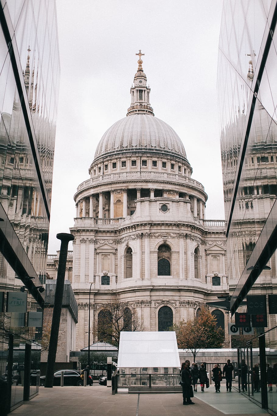 White Dome Architecture, ancient, buildings, car, cathedral, church HD wallpaper