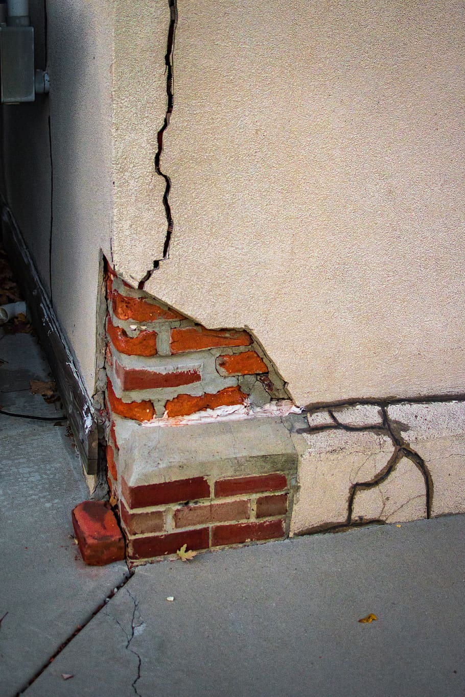 crack, brick, broken, cracked, break, corner, wall, concrete HD wallpaper