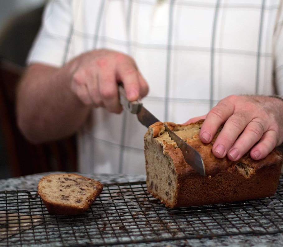 bread, cutting, knife, man, hands, loaf, holiday, slicing, slice of bread HD wallpaper
