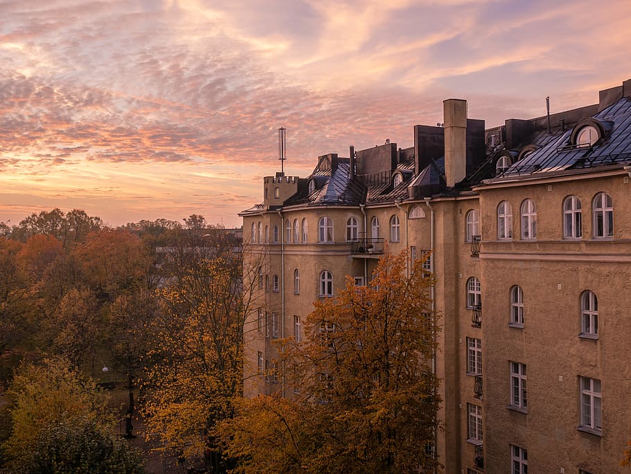 brown commercial building under cloudy sky, castle, architecture HD wallpaper