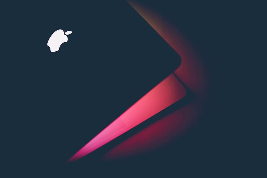 MacBook Pro at Night. MacBook turned on with a Rainbow Light AND Apple Logo Shining Bright in Back Lid., HD wallpaper