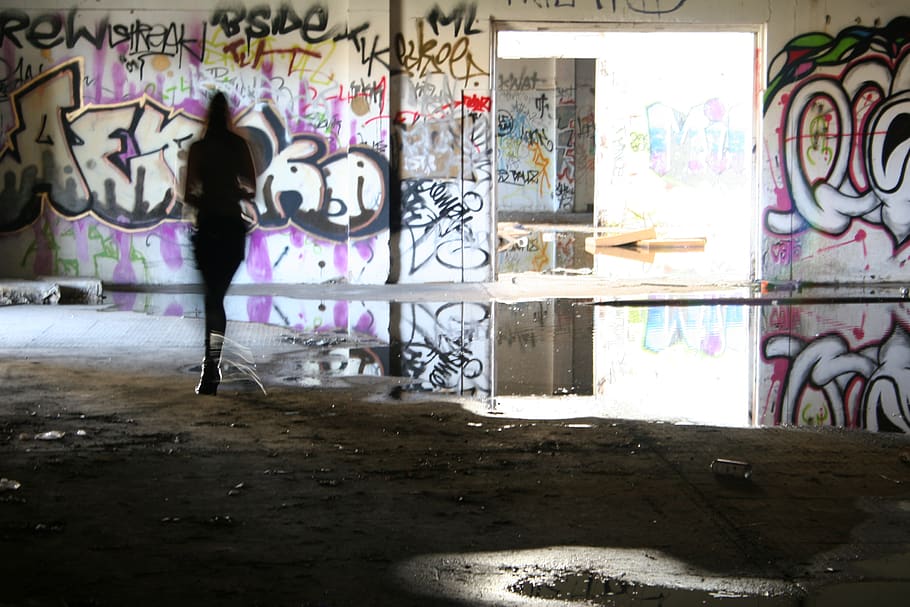 graphiti, paint, puddle, splash, run, running, blur, derelict HD wallpaper