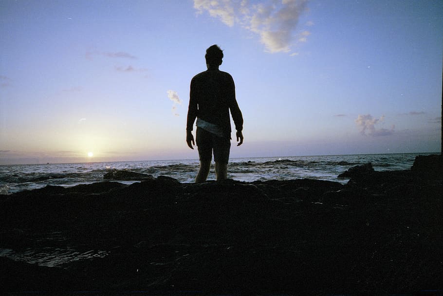 self timer, compact, film, 35mm, beach, water, sunset, portrait HD wallpaper