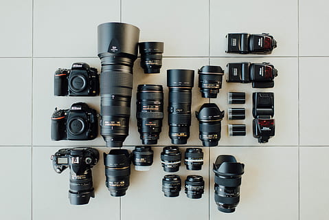 flat lay photography of DSLR camera set, tech, gear, lens, flash HD wallpaper