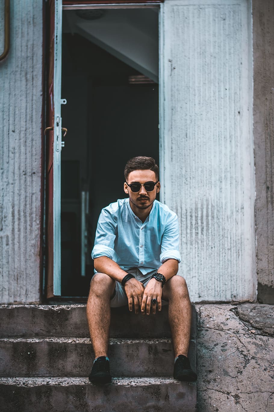 man, male, step, sat, sitting, urban, city, style, fashion HD wallpaper