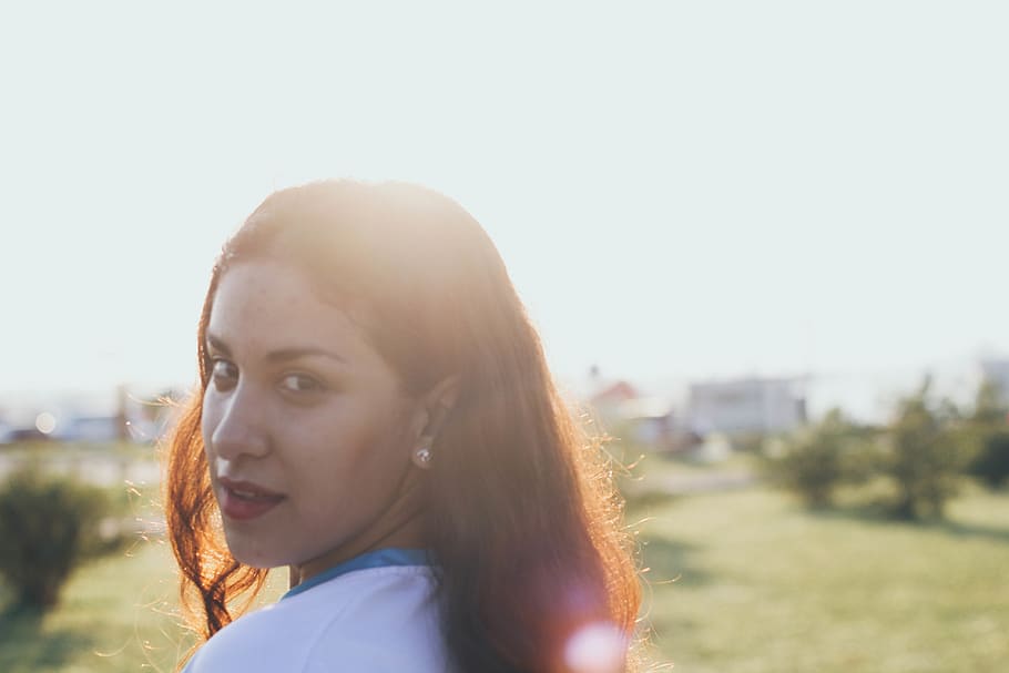 dedicida, encanto, belleza, headshot, portrait, lens flare HD wallpaper