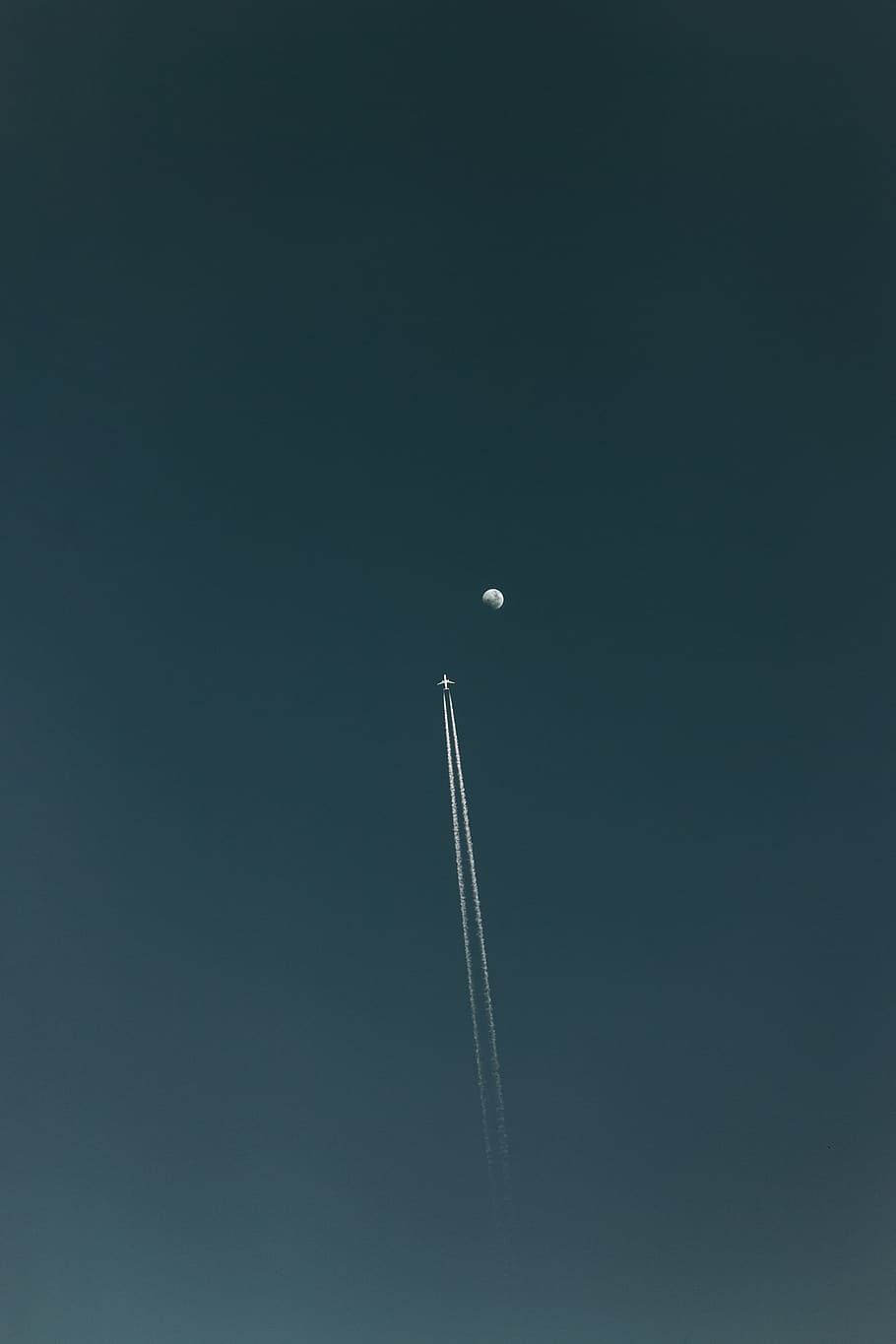 flying plane with contrail during nighttime, sky, air vehicle