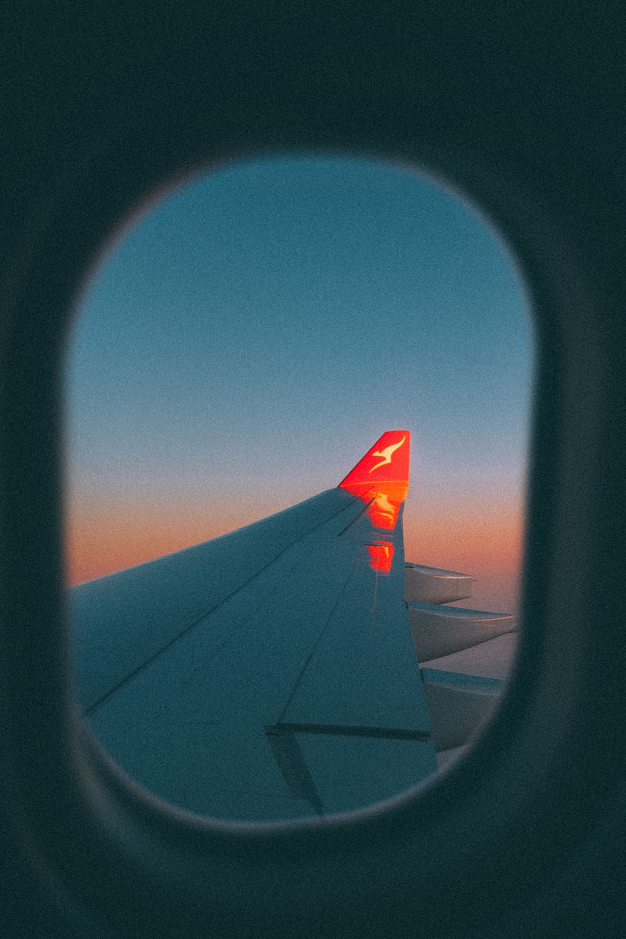 selective focus photo of Kantas Airlines airliner wing, window, HD wallpaper