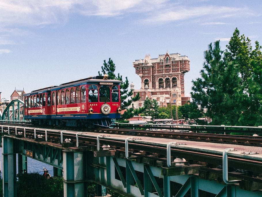 red and blue train during daytime, vehicle, transportation, building HD wallpaper