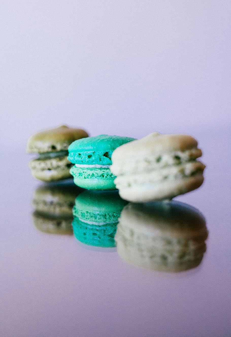 macaroon, cookie, food, green, reflection, still life, indoors HD wallpaper