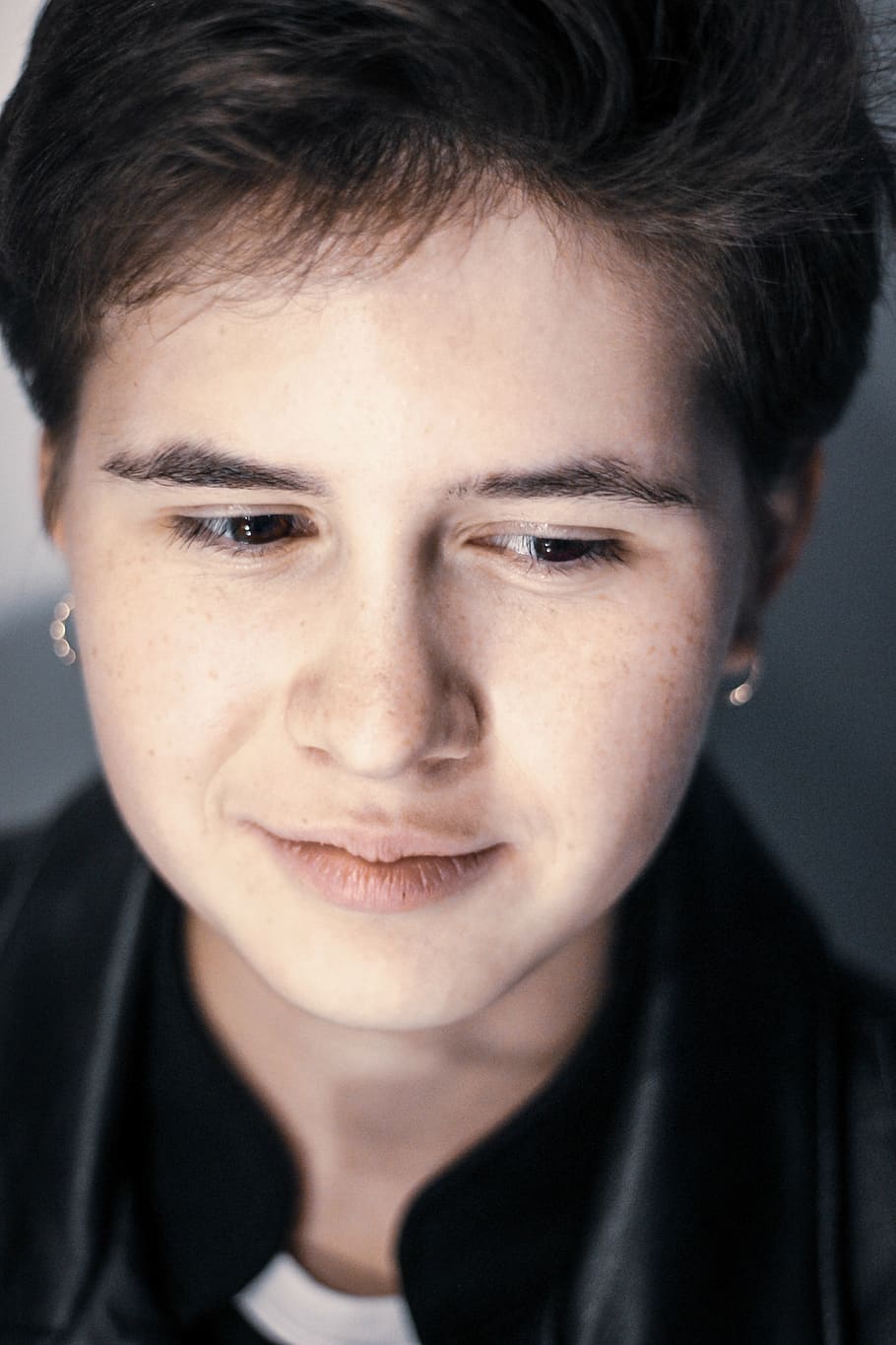 portrait, one person, close-up, headshot, young adult, looking at camera HD wallpaper