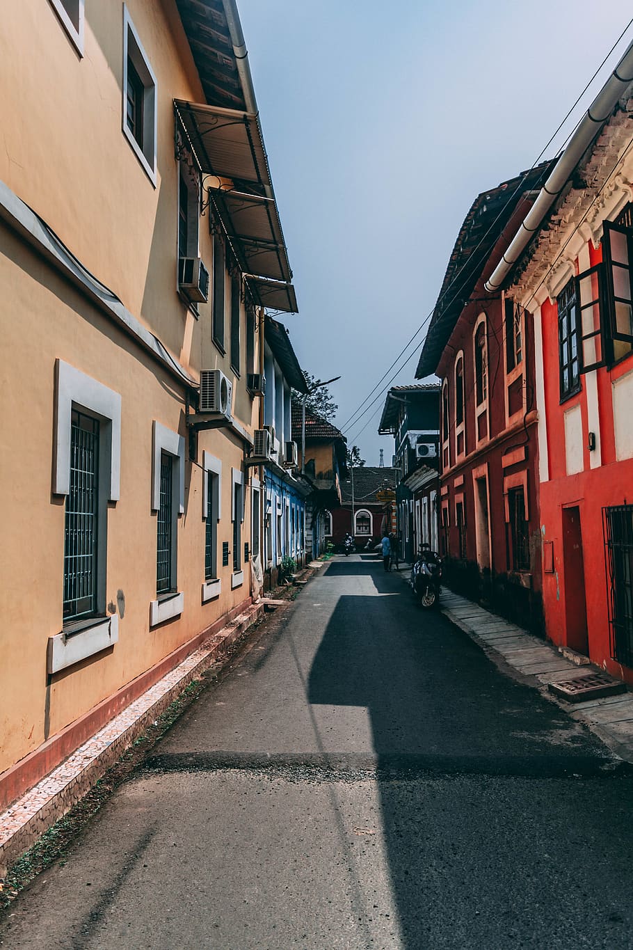 empty road between houses, building exterior, architecture, built structure HD wallpaper