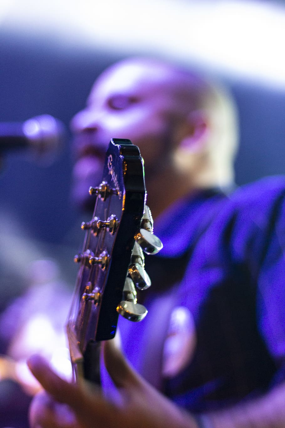 Photo of Man Plying Guitar, blur, chrome, close-up, concert, depth of field, HD wallpaper