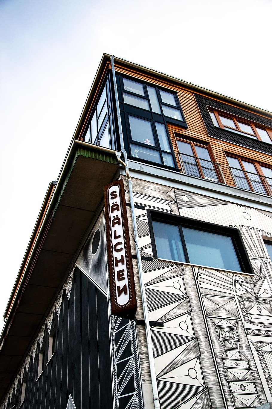 Saalchen signage, low angle view, sky, built structure, building exterior HD wallpaper