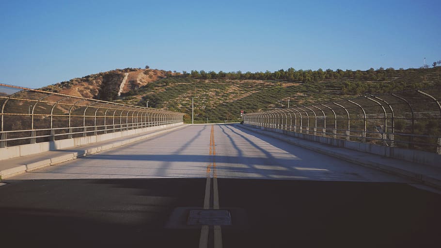 gray concrete bridge, highway, road, hill, fence, overpass, tennis court HD wallpaper
