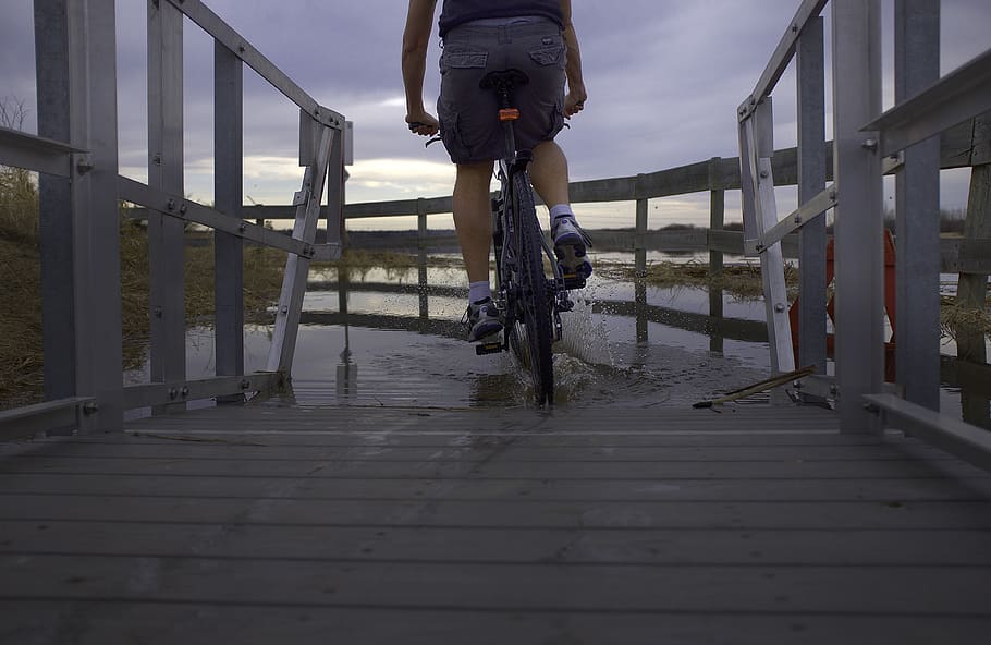 man cycling on deck, real people, one person, lifestyles, railing HD wallpaper