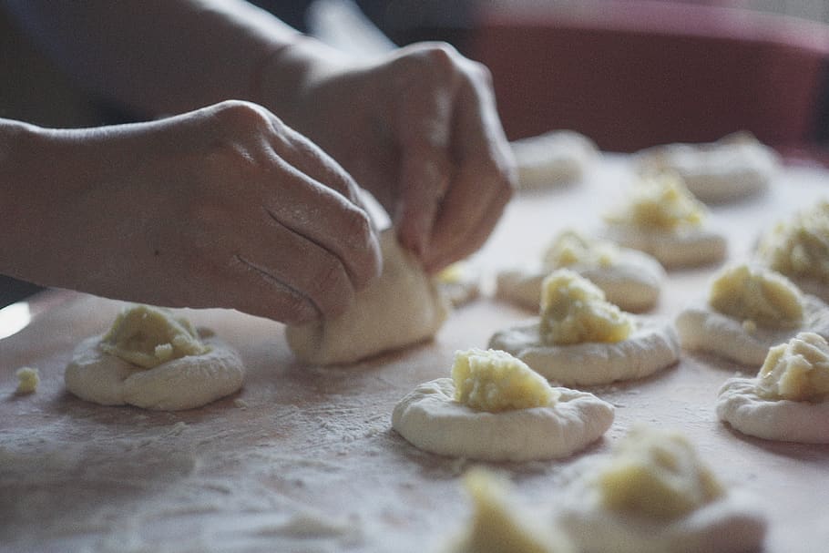 person making pastries, food, dough, pastry, bread, hand, bokeh HD wallpaper