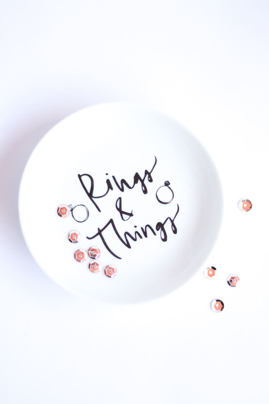 Silver-colored Rings on Round White Ceramic Plate, bright, design HD wallpaper
