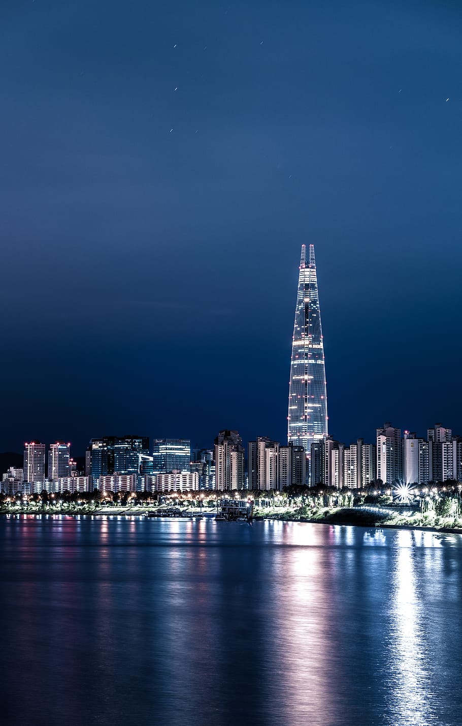 cityscape photography of city skyline, building, water, tower HD wallpaper