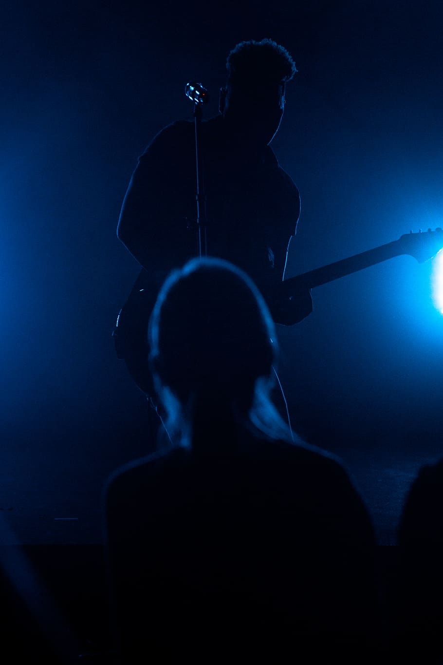 lighting, flare, human, person, crowd, silhouette, concert HD wallpaper