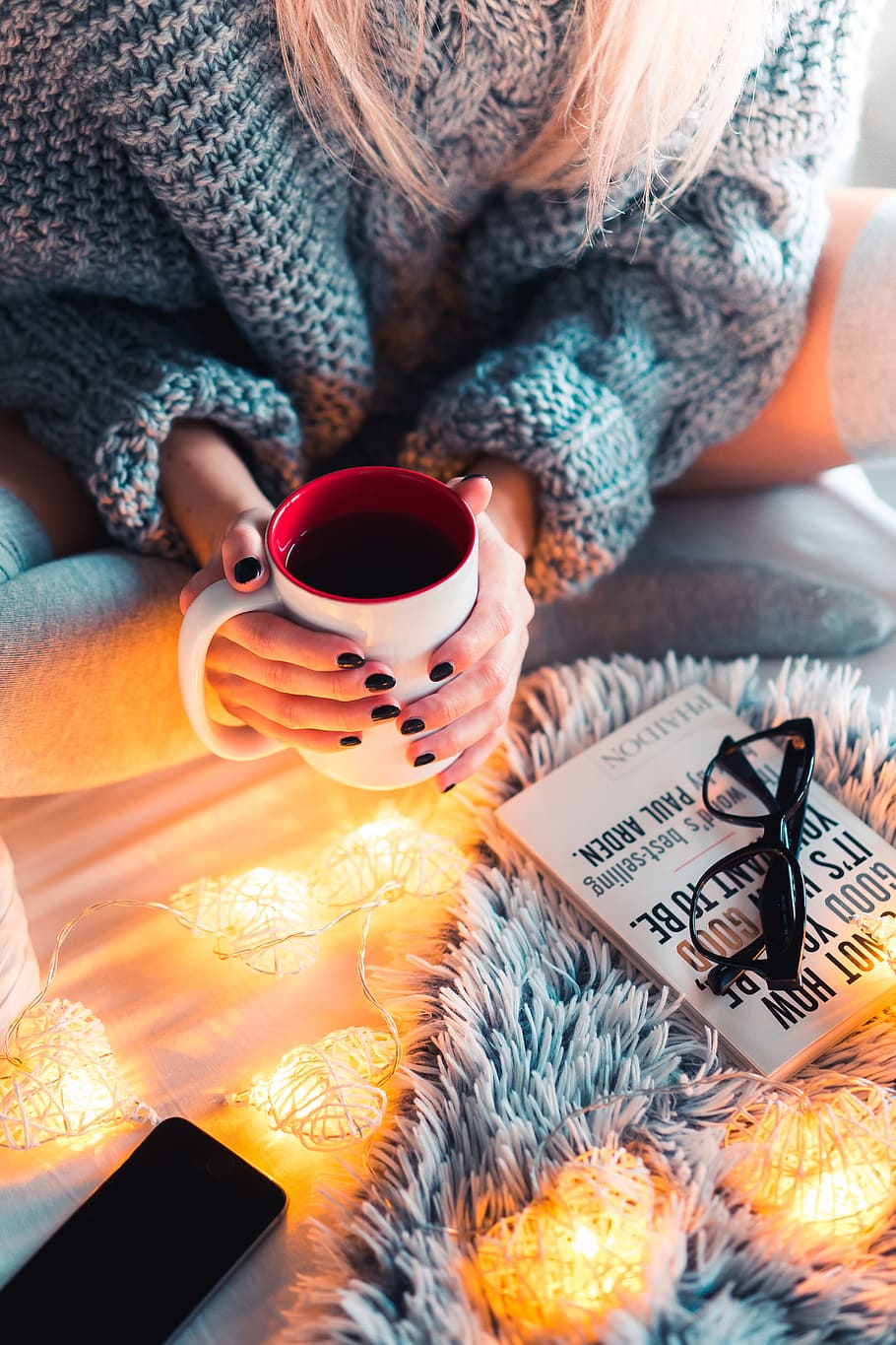 Autumn Mood with Hot Tea in Bed, beauty, black nails, book, books