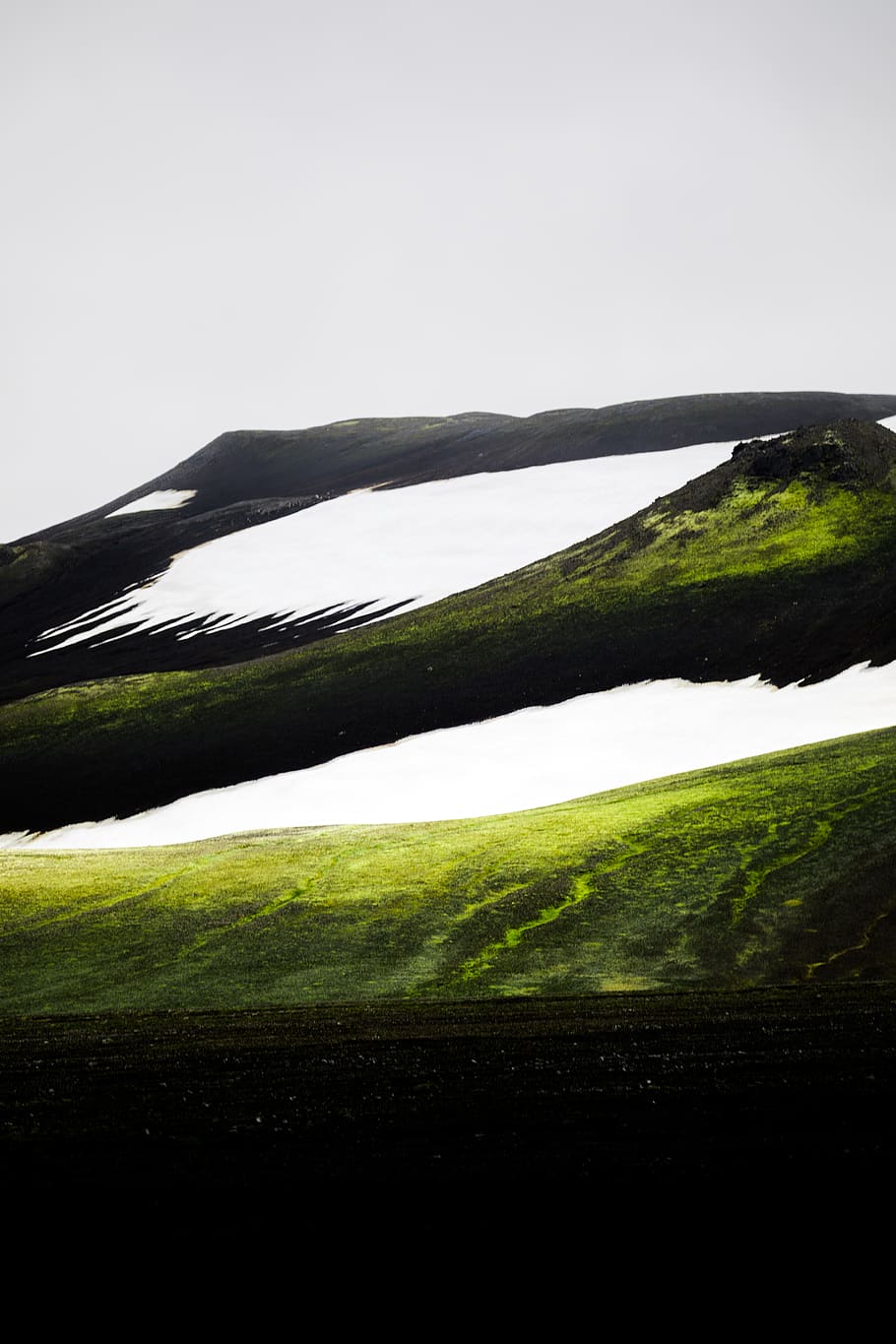 green mountain range under white sky, iceland, landmannalaugar HD wallpaper