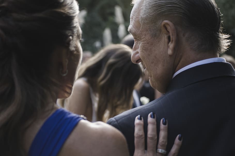 Woman Holding A Man On The Back, hand, old person, people, shoulder HD wallpaper