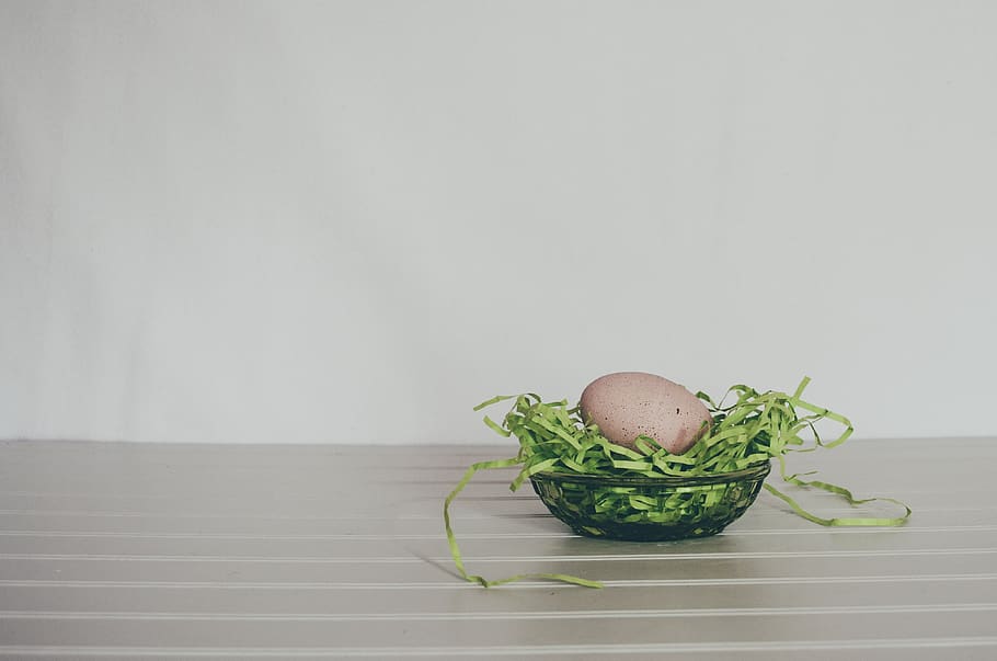 easter, spring, egg, pink, pastel, green, grass, white, space HD wallpaper
