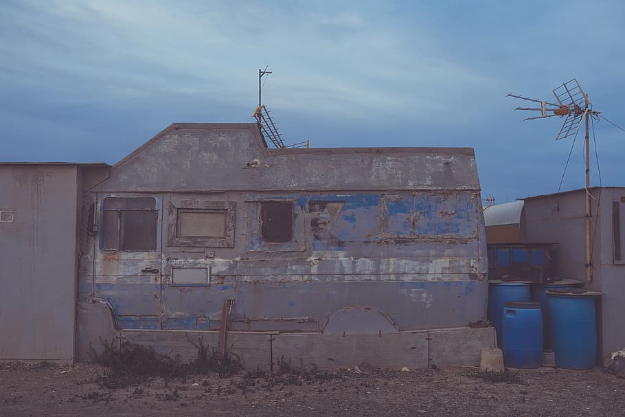 gray trailer home, nature, outdoors, building, countryside, shelter HD wallpaper