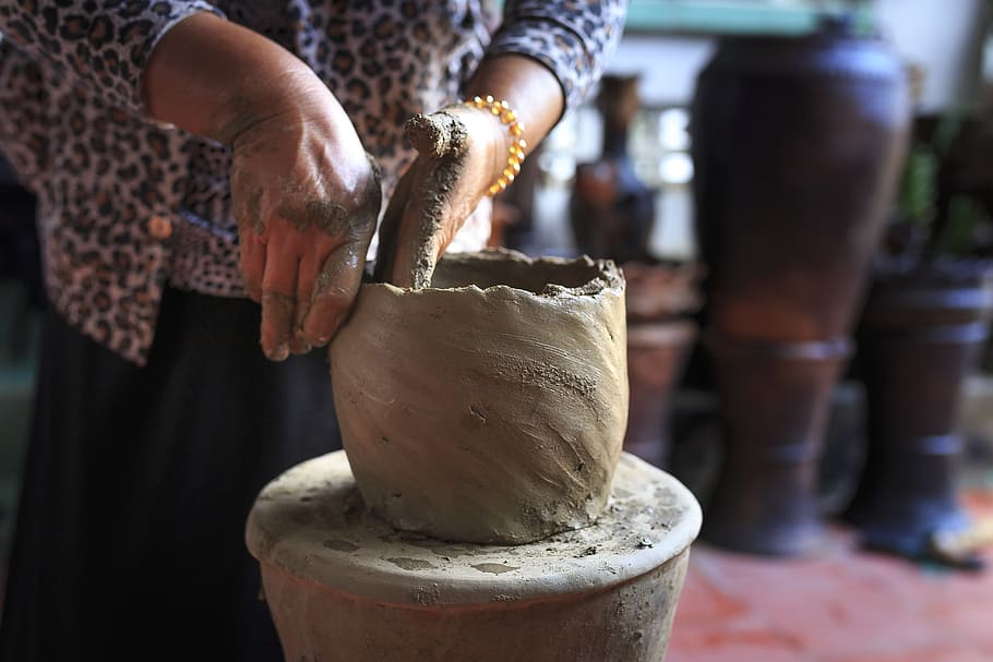 Person Molding Clay Pot, artisan, handmade, hands, pottery, skill HD wallpaper