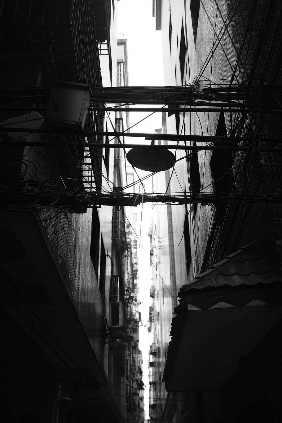 silhouette of cables in between concrete buildings at daytime HD wallpaper