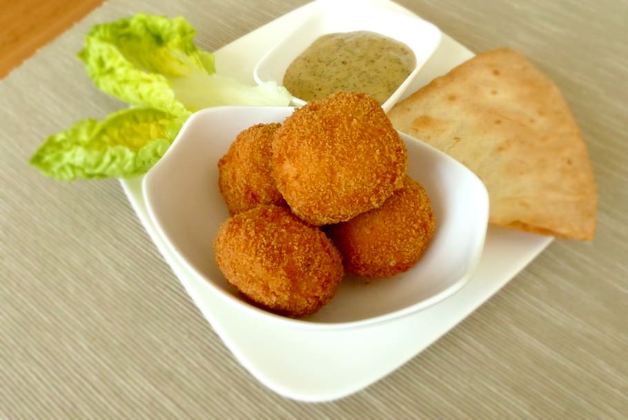 Brown Fried Dish on White Bowl, bread, chicken, crispy, crunchy HD wallpaper