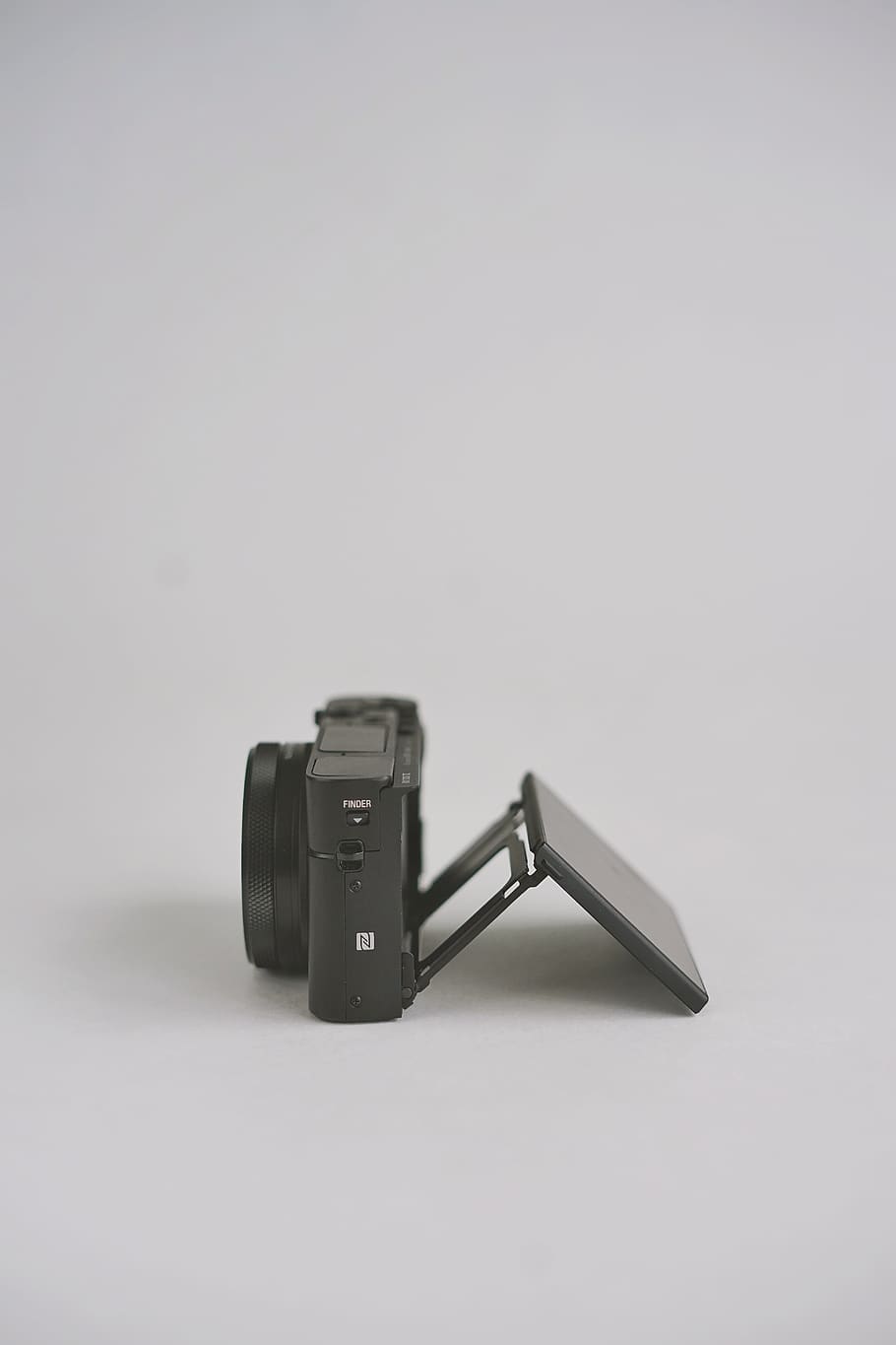 black bridge camera, studio shot, technology, indoors, white background HD wallpaper
