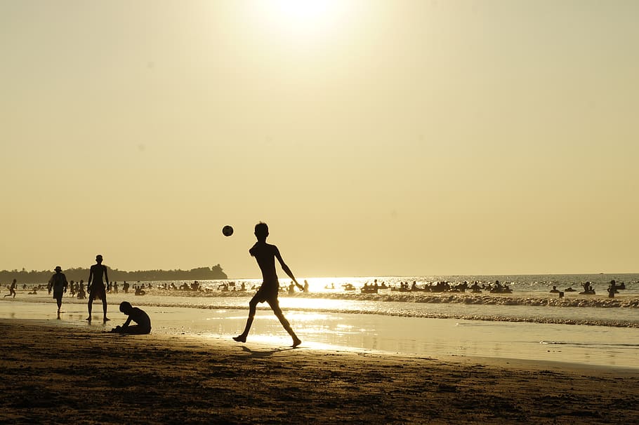 Silluhette of Man Playing Ball Near the Seashore, beach, children HD wallpaper