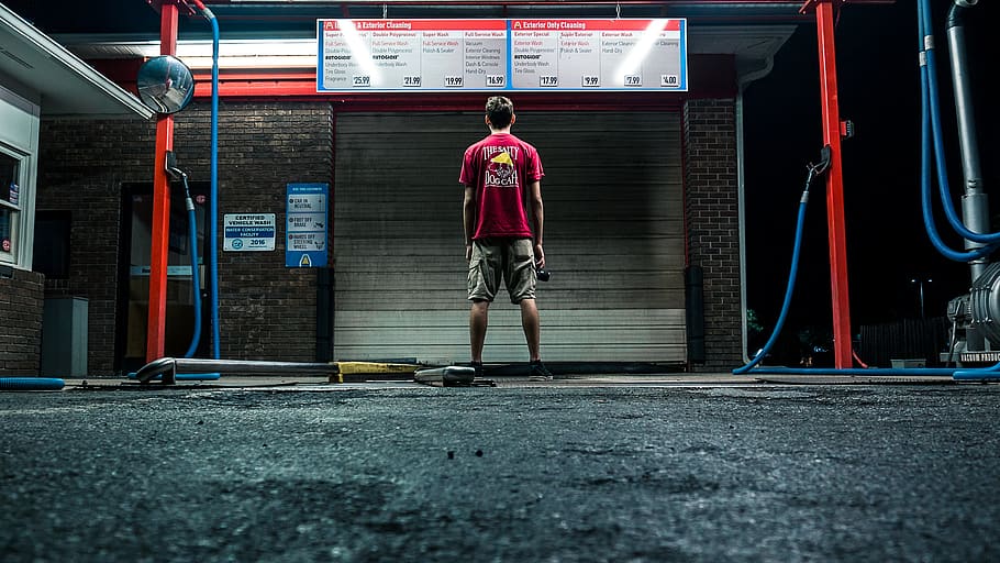 Man in Red Shirt and Brown Shorts Standing Near Wall, car wash HD wallpaper