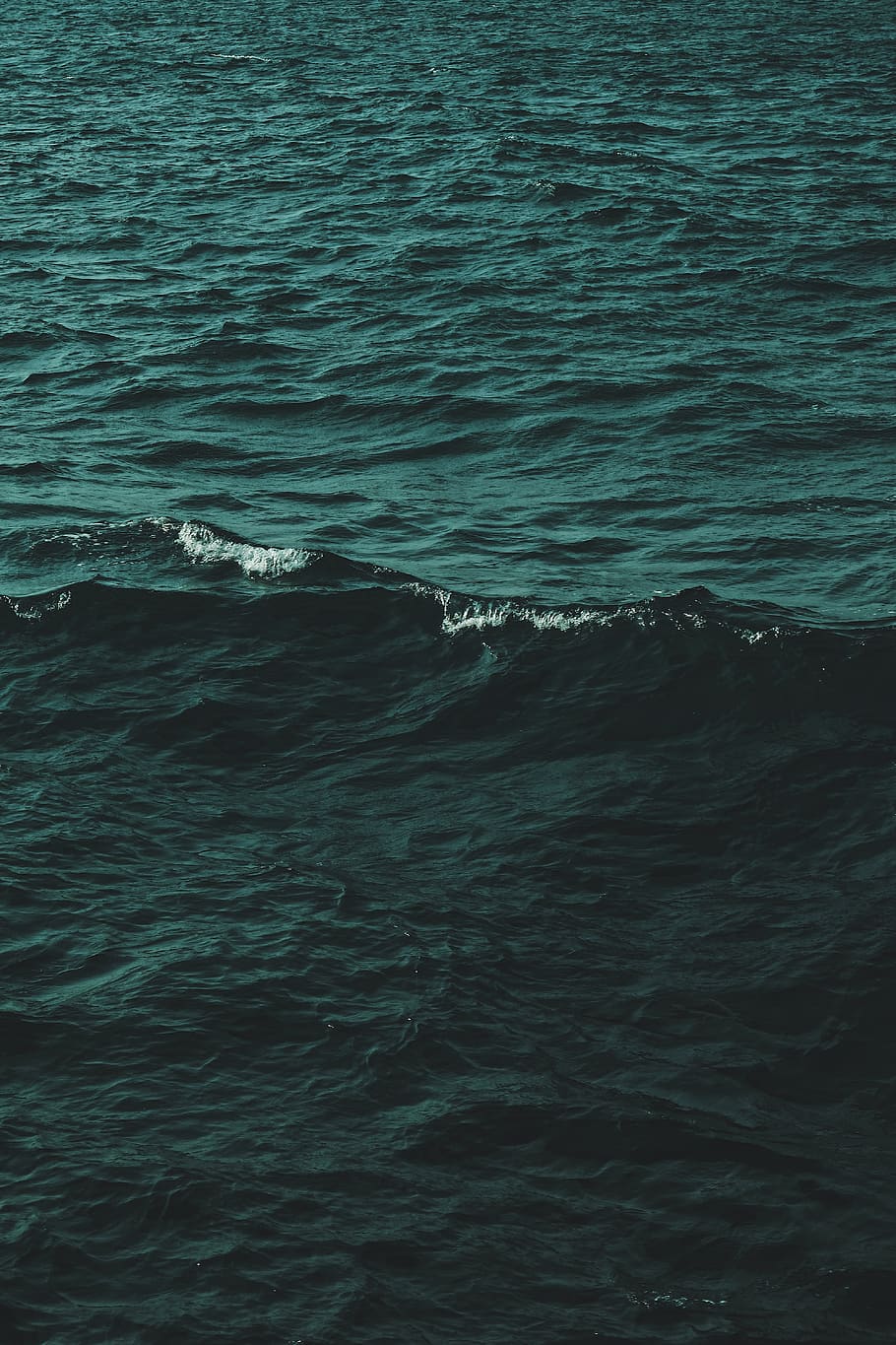 sea waves, water, waterfront, beauty in nature, motion, no people HD wallpaper