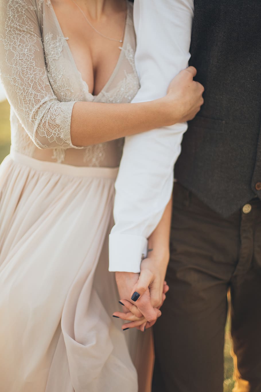 Man And Woman Holding Hands, bride, dress, HEROESBRIEF, love, HD wallpaper