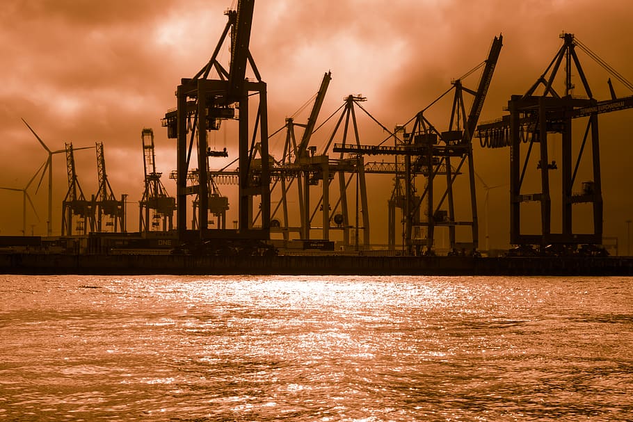 container cranes, docks, light, lichtspiel, gloomy, weird, threatening HD wallpaper