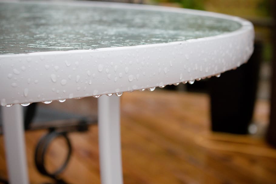 rain, table, water drop, deck, no people, focus on foreground HD wallpaper