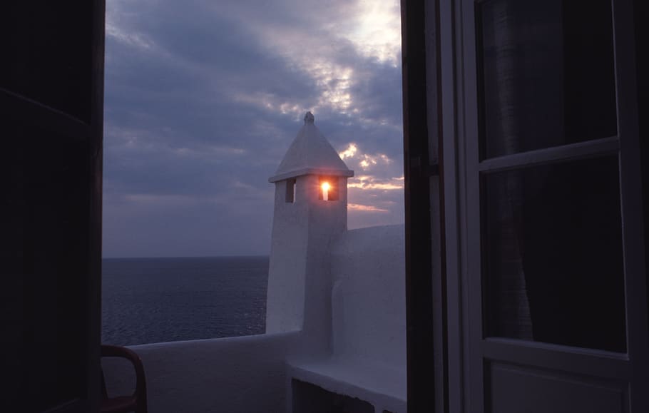 light, tower, clouds, sunlight, sunset, sea, sky, horizon over water HD wallpaper