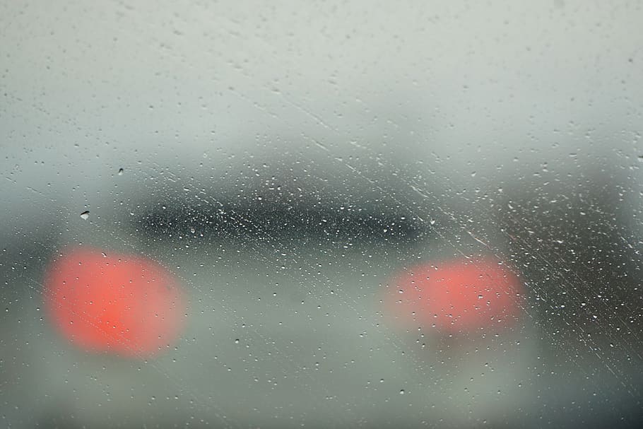 water drops, blur, blured lights, background, city, crowd, window HD wallpaper