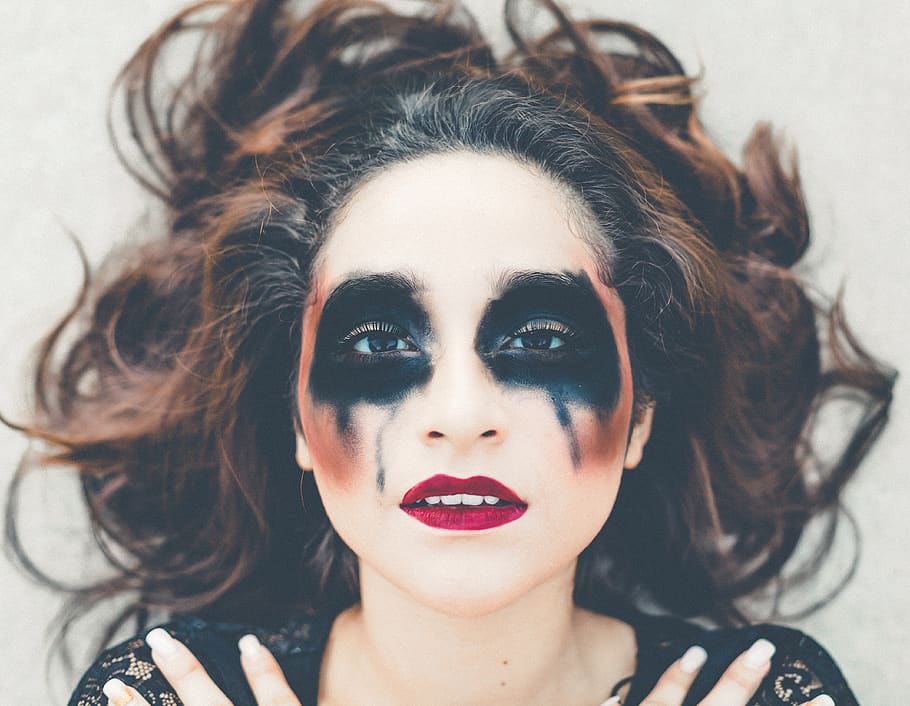 Woman Posing For Photo, beautiful, brunette, creepy, dramatic HD wallpaper