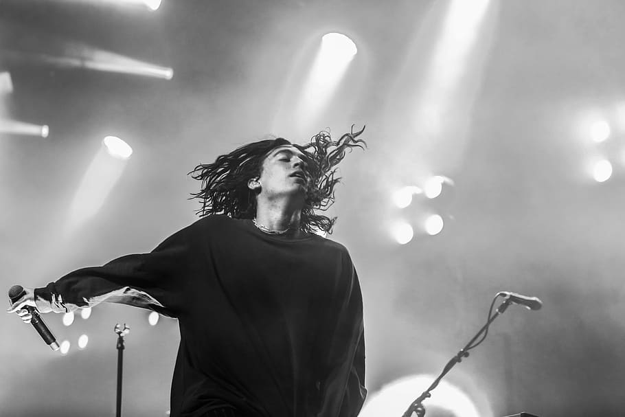 man singing on stage, stage - performance space, arts culture and entertainment HD wallpaper