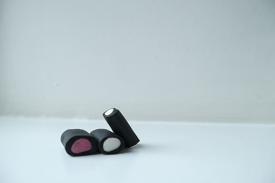 candy, sweets, liquorice, black, isolated, copy space, studio shot HD wallpaper