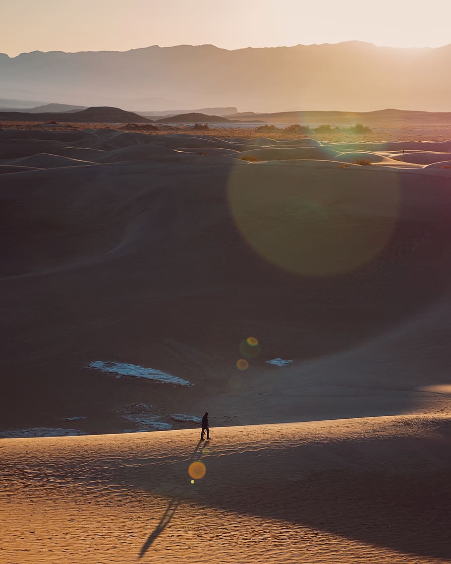 person walking on mountain, sunset, sunlight, sky, beauty in nature HD wallpaper