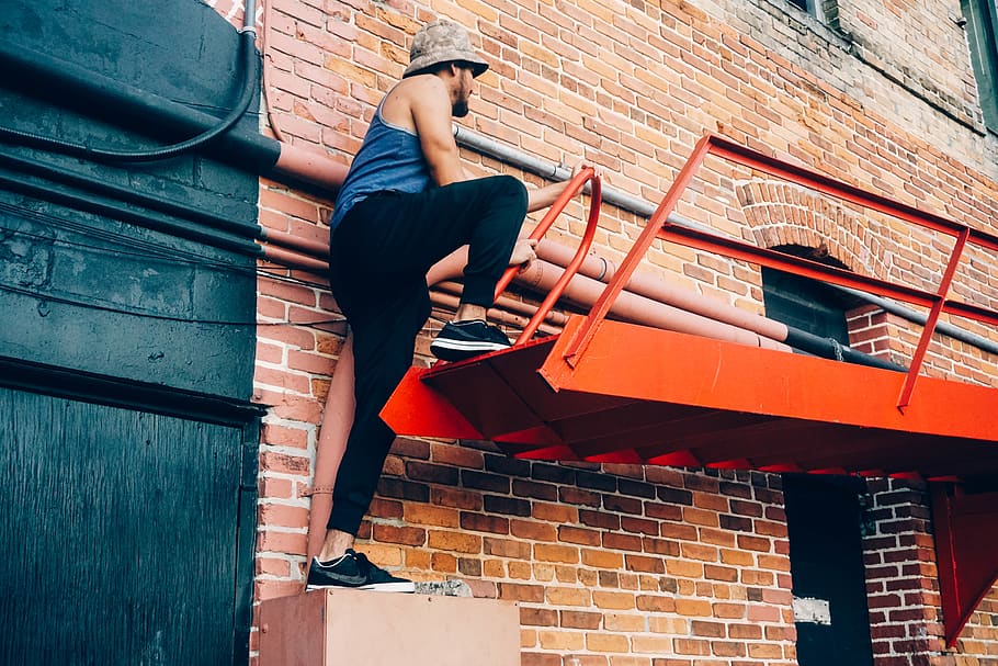 boy, guy, man, climbing, downtown, fun, architecture, built structure HD wallpaper